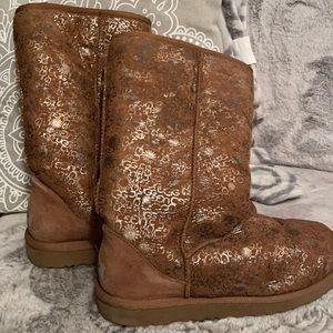 Women’s Tall Tan Ugg’s size 9 w/metallic Ugg logo